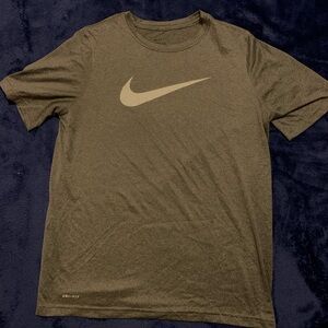 Men’s Nike gray T-shirt